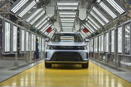 問(wèn)界新M7交付上海交大重慶校友，口碑持續(xù)走高推動(dòng)汽車(chē)銷(xiāo)售熱潮